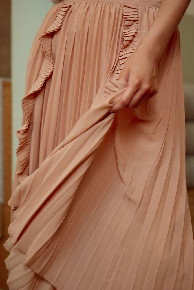 How To Style Our Favourite Midi Skirt