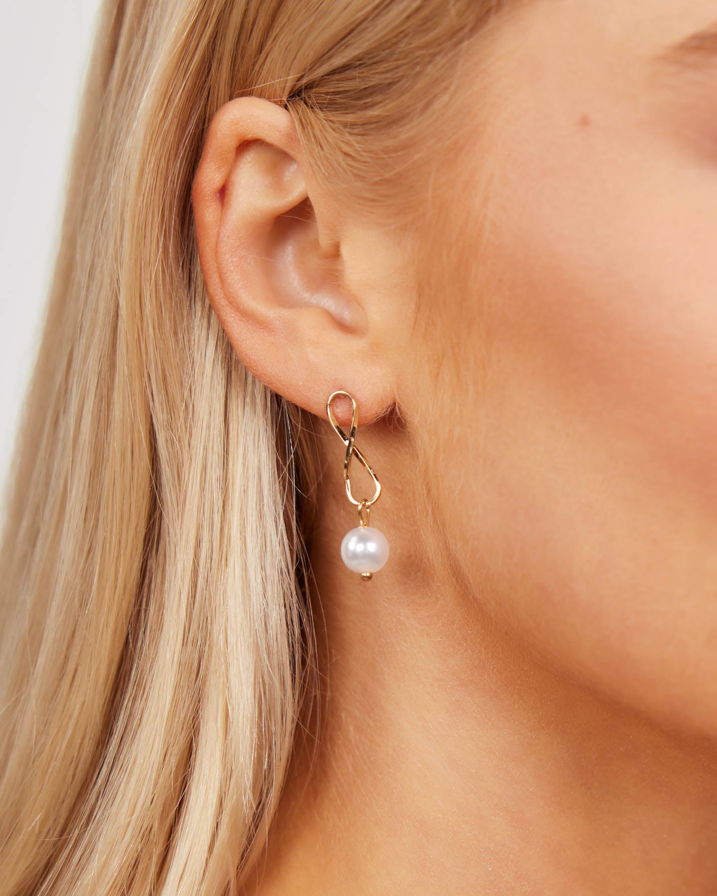 Infinity Pearl Earrings Gold