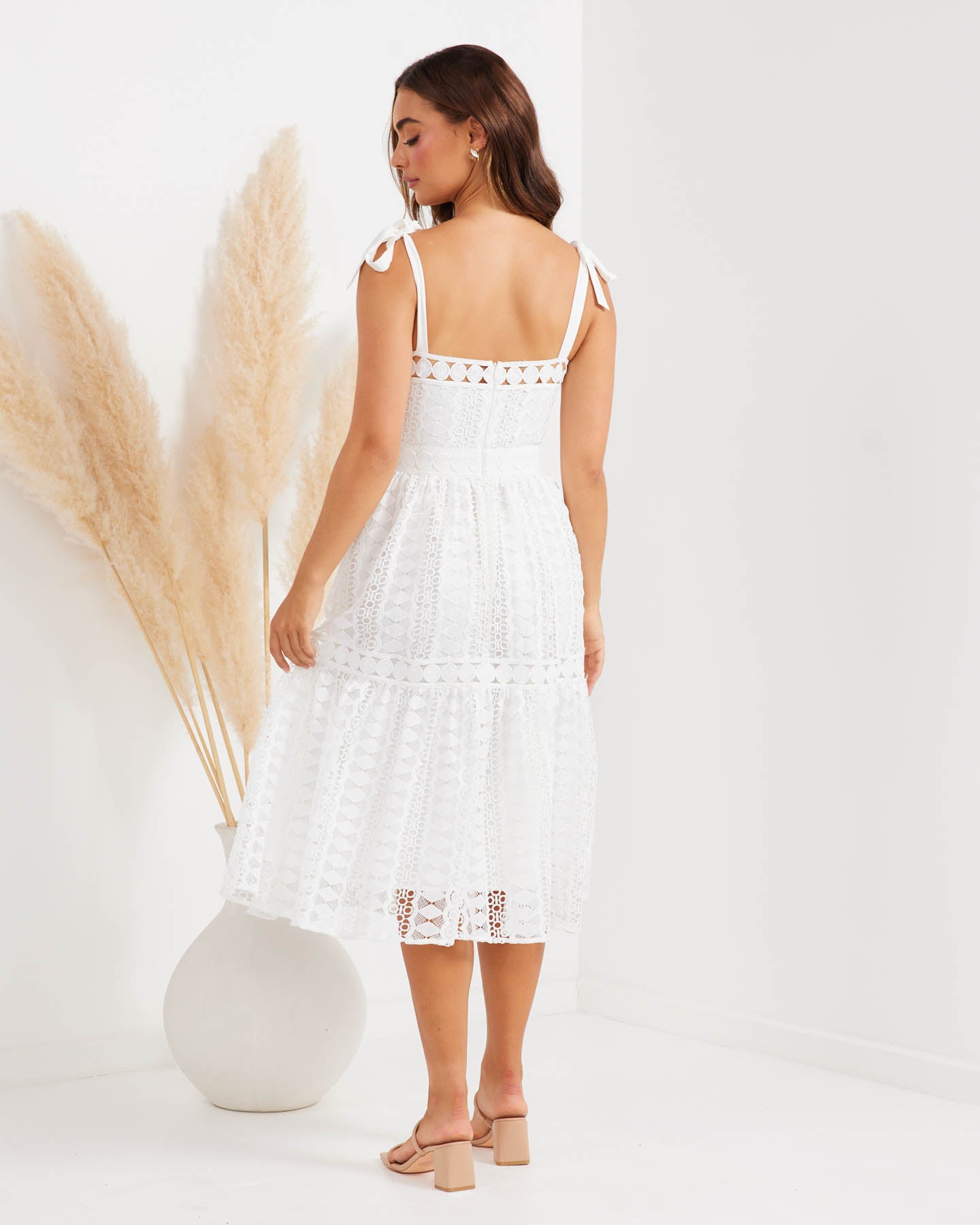 Two sisters top the label uk